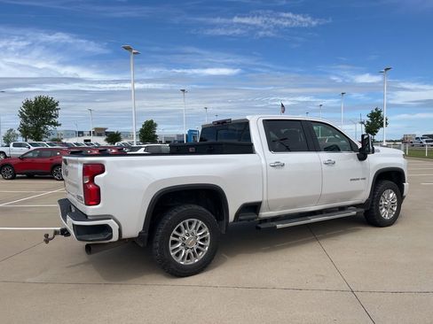 Used 2023 Chevrolet Silverado 2500 High Country w/ Safety Package II image 5