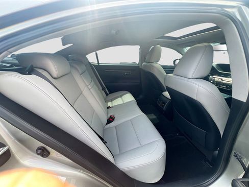 Used 2016 Lexus ES 350 w/ Premium Package w/Wood Trim FWD image 28