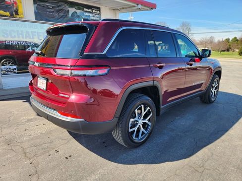 Used 2024 Jeep Grand Cherokee Limited AWD/4WD image 3