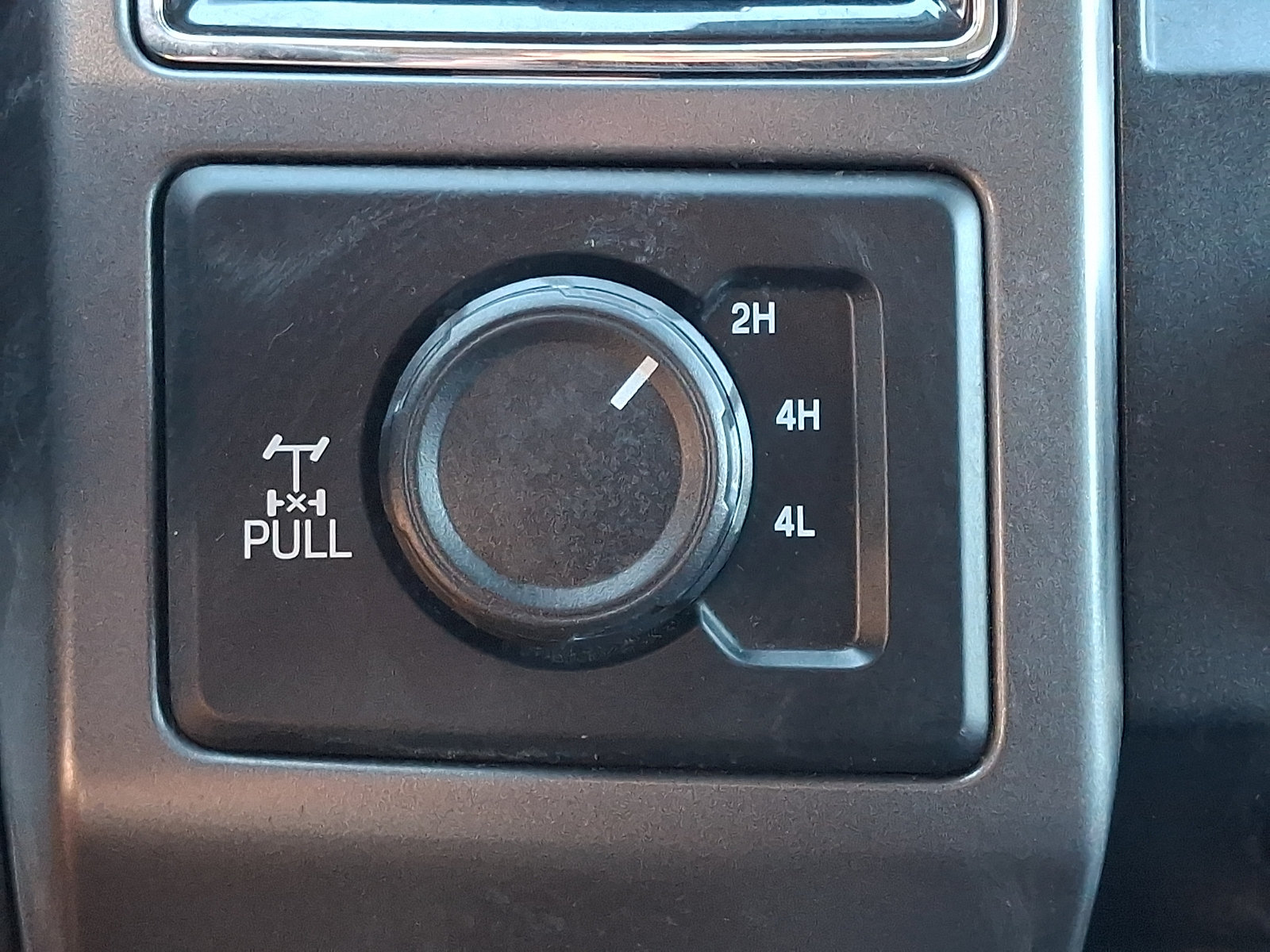 Certified 2018 Ford F250 XLT w/ XLT Premium Package AWD/4WD image 25