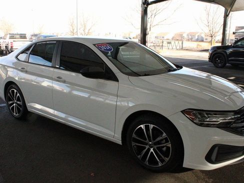 Used 2024 Volkswagen Jetta Sport image 1