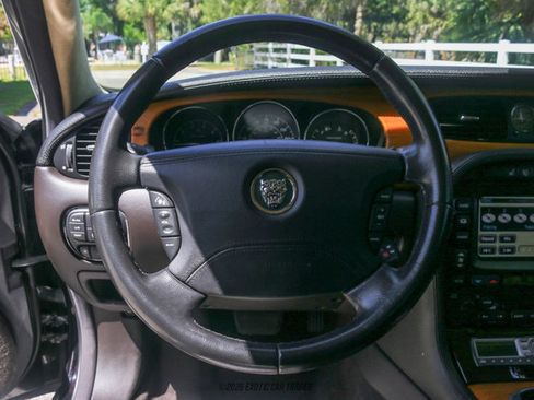 Used 2006 Jaguar XJ Vanden Plas Super V8 Portfolio image 44