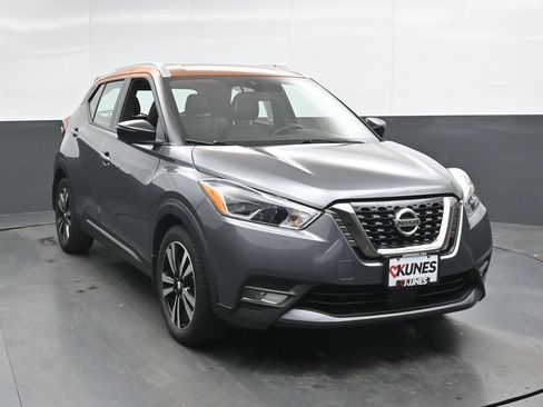Used 2020 Nissan Kicks SR w/ SR Premium Package FWD image 5