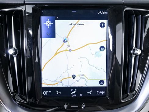 Used 2018 Volvo XC60 T5 Momentum w/ Vision Package image 15