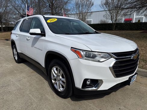 Used 2018 Chevrolet Traverse LT image 1