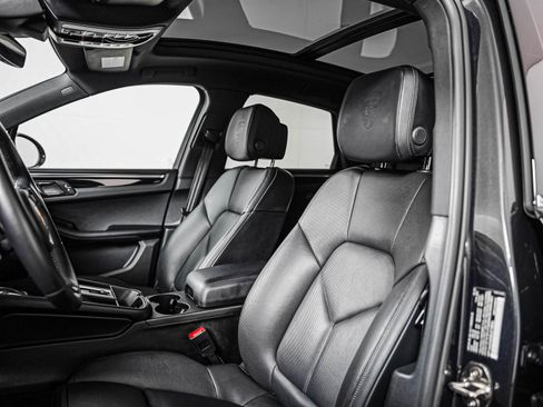Certified 2024 Porsche Macan AWD/4WD image 5