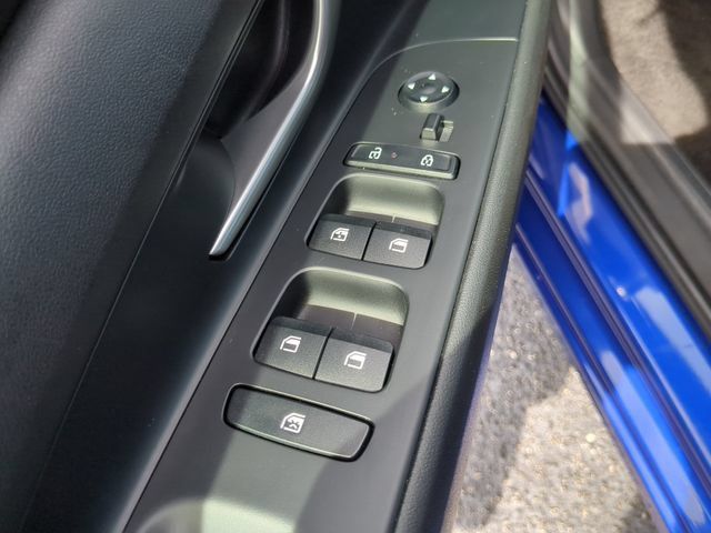 Used 2025 Hyundai Elantra SEL FWD image 19