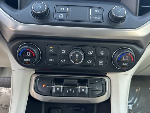 Used 2022 GMC Acadia Denali w/ Denali Technology Package FWD image 28