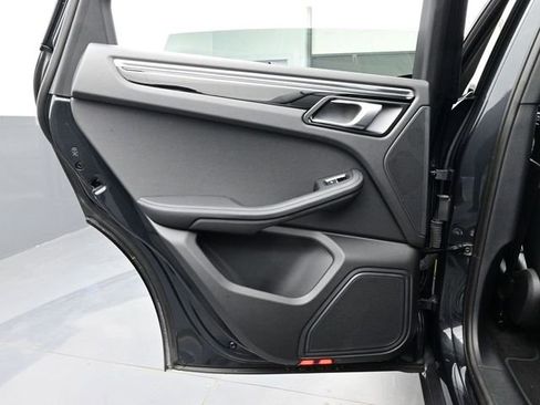 Certified 2025 Porsche Macan AWD/4WD image 13