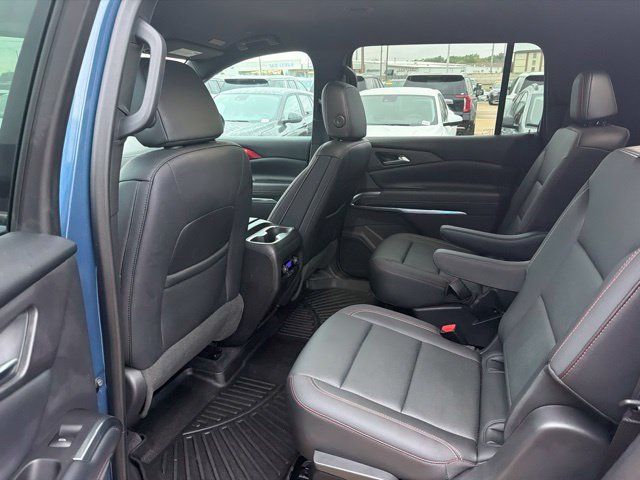 Used 2025 Chevrolet Traverse Z71 AWD/4WD image 7
