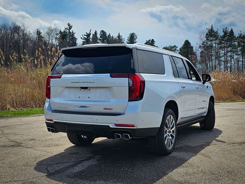 New 2026 GMC Yukon XL Denali w/ Denali Reserve Package AWD/4WD image 3
