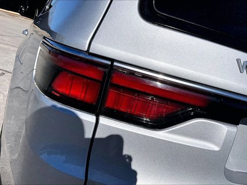 Used 2024 Jeep Wagoneer L Series II image 22