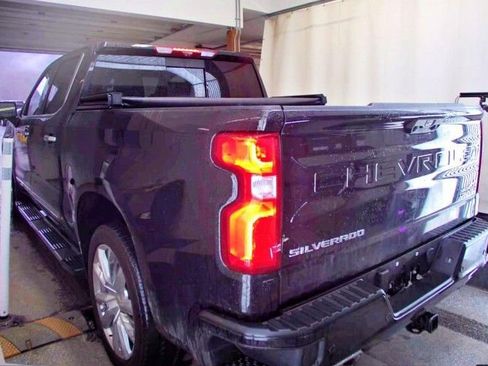 Used 2022 Chevrolet Silverado 1500 High Country w/ High Country Premium Package image 4