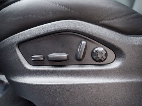 Used 2025 Porsche Cayenne GTS image 26