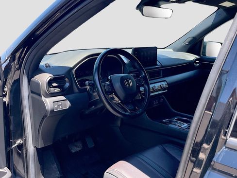 Used 2025 Honda Pilot Black Edition image 9