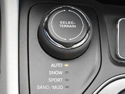 Used 2019 Jeep Cherokee Limited w/ Technology Group image 34