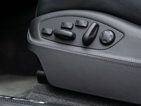 Certified 2025 Porsche Macan GTS image 28