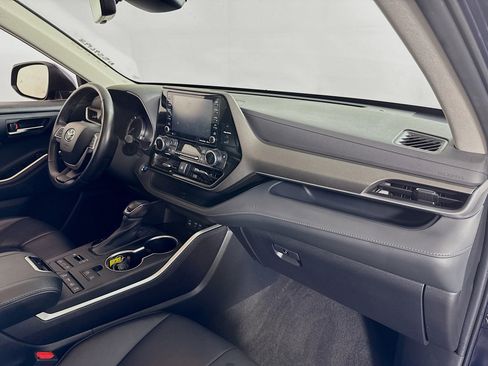 Certified 2022 Toyota Highlander XLE image 29
