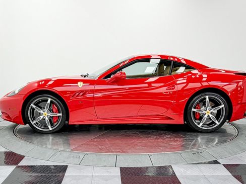 Used 2014 Ferrari California RWD image 39