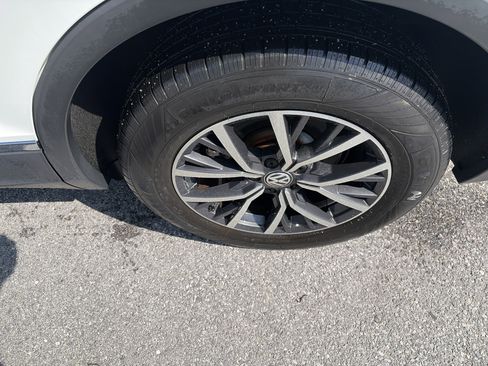 Used 2020 Volkswagen Tiguan SE w/ 3rd Row Seat Package image 10