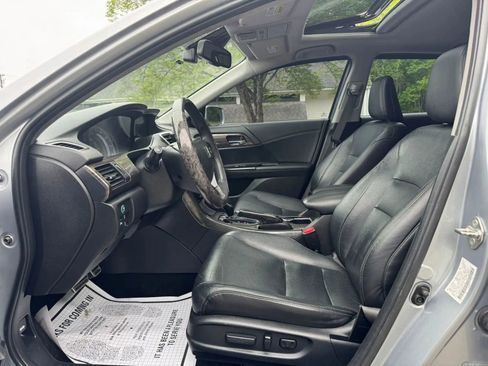 Used 2017 Honda Accord Touring image 11