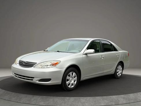 Used 2004 Toyota Camry LE FWD image 1