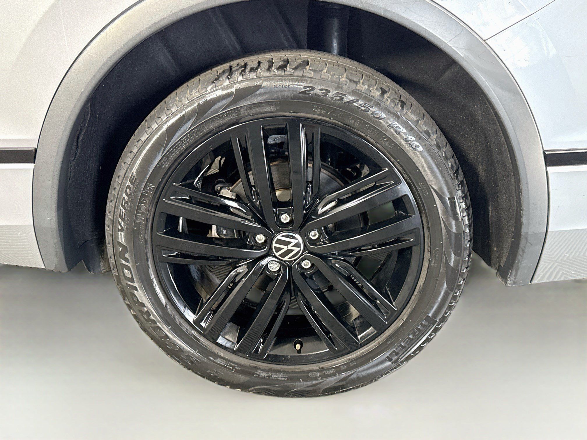 Used 2022 Volkswagen Tiguan SE R-Line FWD image 37