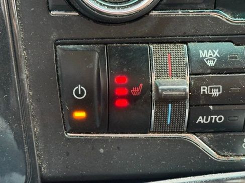 Used 2017 Ford Explorer XLT w/ Equipment Group 202A FWD image 31