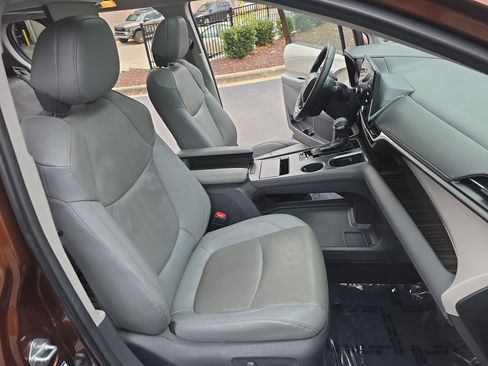 Used 2021 Toyota Sienna Limited image 10