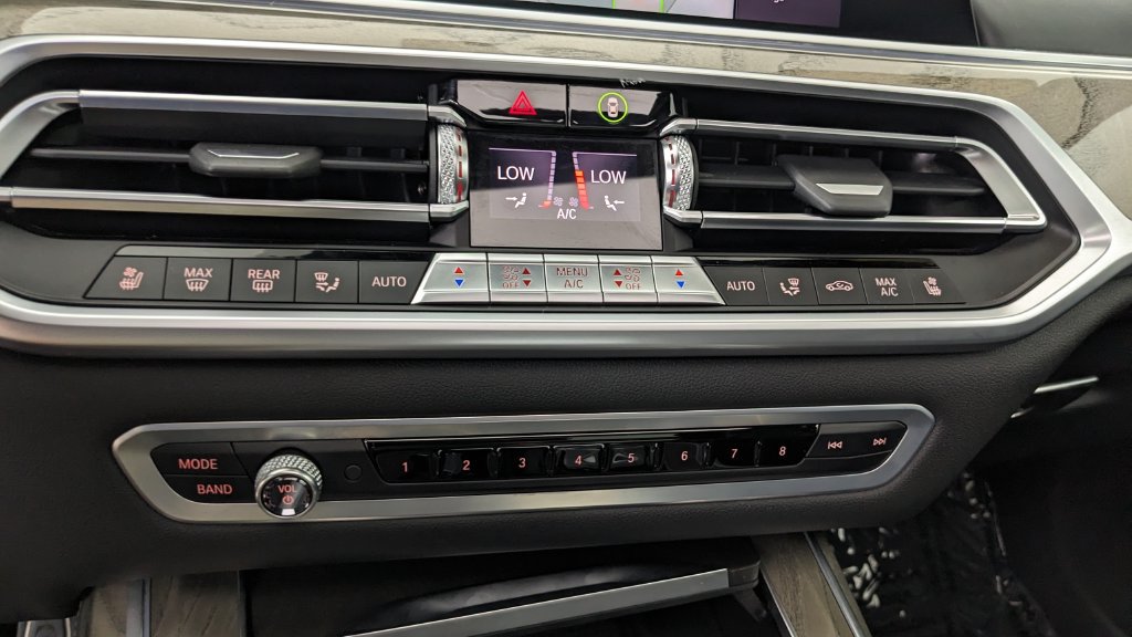 Used 2020 BMW X7 M50i AWD/4WD image 31