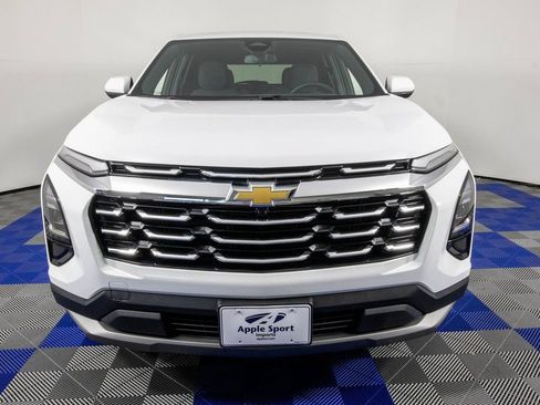 Used 2025 Chevrolet Equinox LT FWD image 2