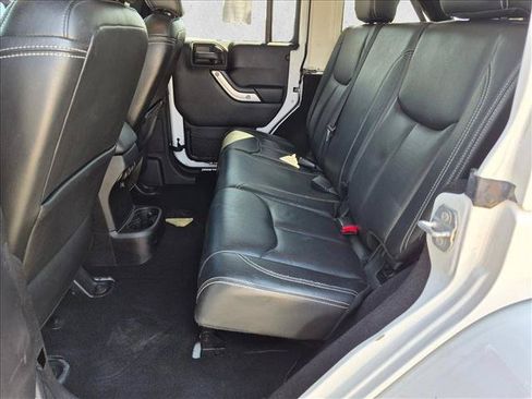 Used 2015 Jeep Wrangler Unlimited Sahara w/ Dual Top Group AWD/4WD image 18