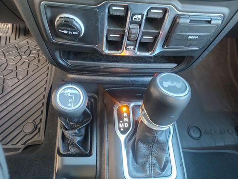 Used 2023 Jeep Wrangler Unlimited Sahara image 30