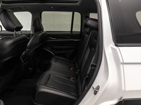 Used 2022 Jeep Grand Cherokee Limited 4xe image 31