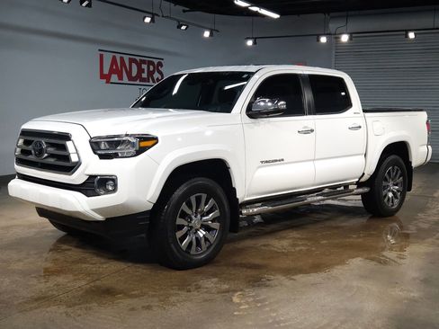 Used 2023 Toyota Tacoma Limited AWD/4WD image 3