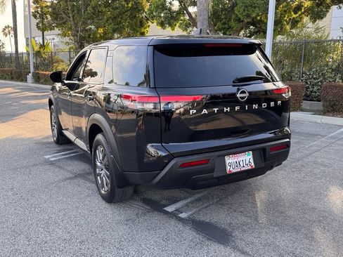 Certified 2025 Nissan Pathfinder S FWD image 6