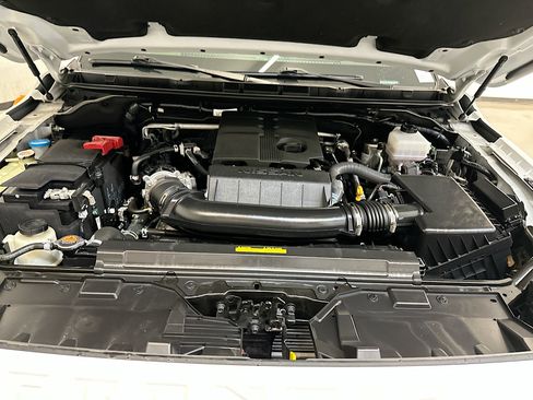 Used 2024 Nissan Frontier SV AWD/4WD image 33