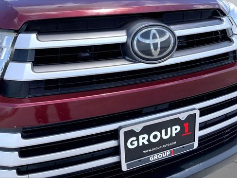Used 2017 Toyota Highlander XLE FWD image 29