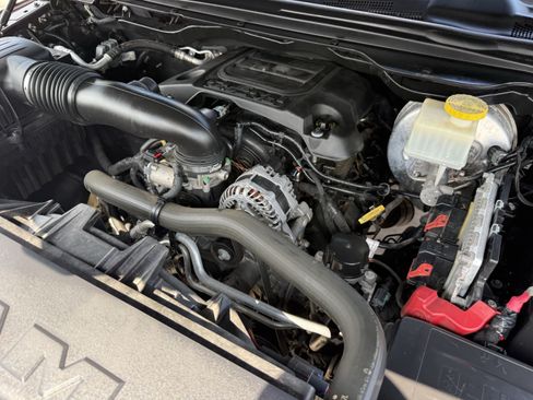 Used 2019 RAM 1500 Laramie RWD image 35