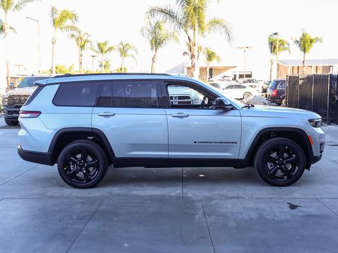 New 2025 Jeep Grand Cherokee L Altitude image 3