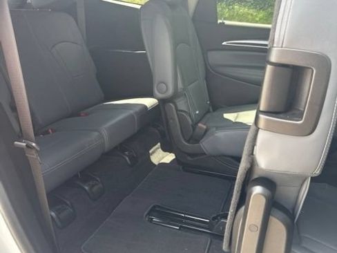 Used 2021 Buick Enclave Essence AWD/4WD image 50