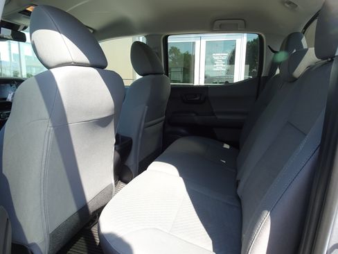 Used 2020 Toyota Tacoma SR AWD/4WD image 15