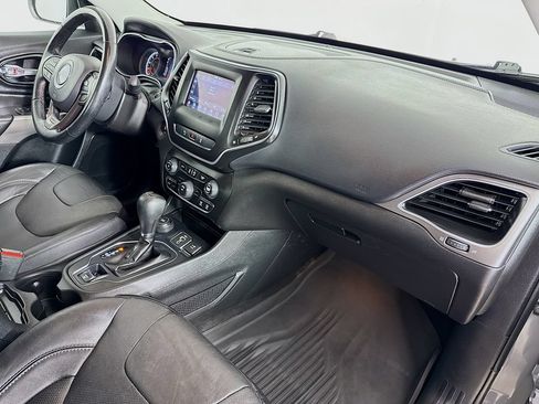 Used 2021 Jeep Cherokee Latitude Lux w/ Mopar Interior Package AWD/4WD image 32