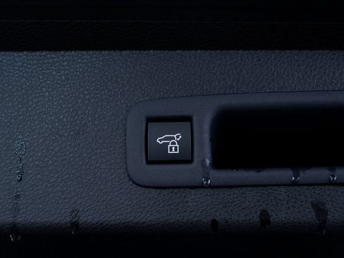 Used 2025 Toyota Sienna XLE FWD image 51