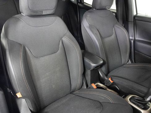 Used 2016 Jeep Renegade 75th Anniversary image 41