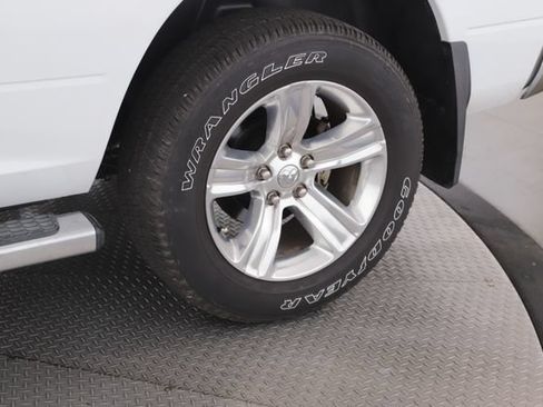 Used 2017 RAM 1500 Classic SLT w/ SLT Plus D←cor Group AWD/4WD image 14