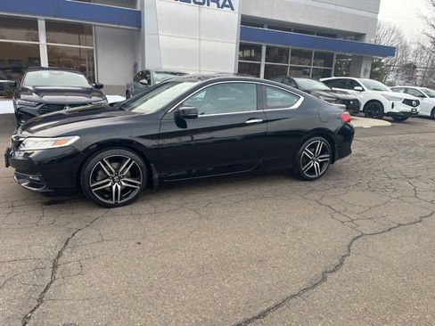 Used 2017 Honda Accord Touring image 32
