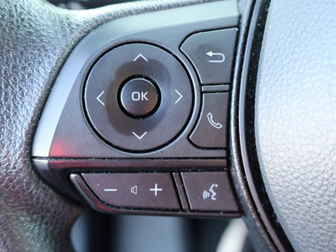 Used 2025 Toyota RAV4 XLE FWD image 21