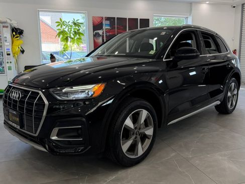Used 2023 Audi Q5 2.0T Premium w/ Convenience Package AWD/4WD image 3