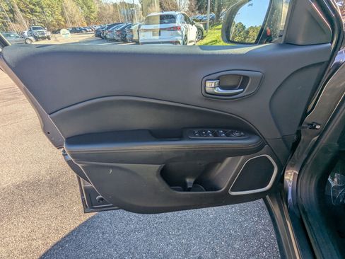 Used 2019 Jeep Compass Limited image 15